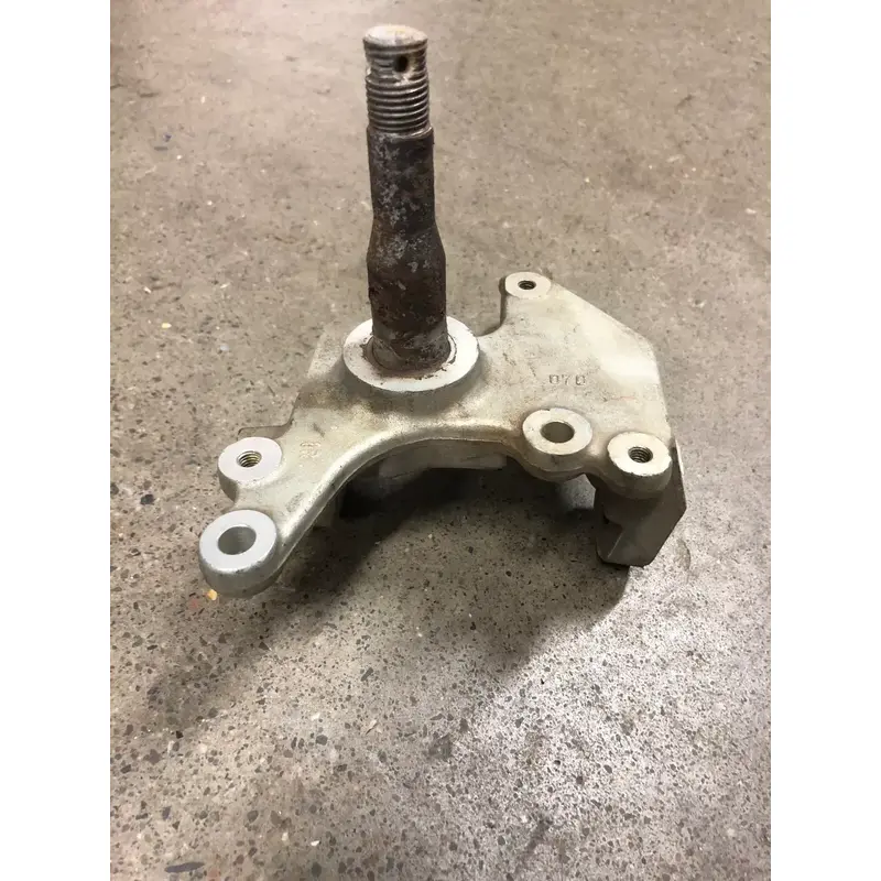 SUZUKI LTZ400 LTZ 400 2003-2008 RH RIGHT SIDE SPINDLE KNUCKLE KFX400 DVX400 OEM