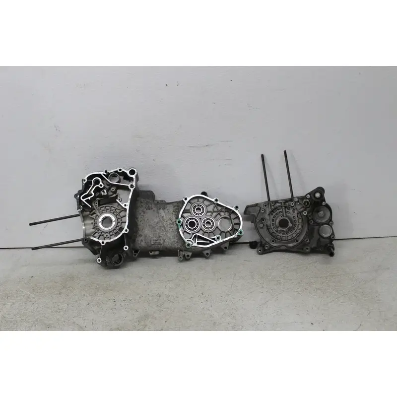 04 VESPA ET4 M198F ENGINE MOTOR CRANKCASE CRANK CASES BLOCK