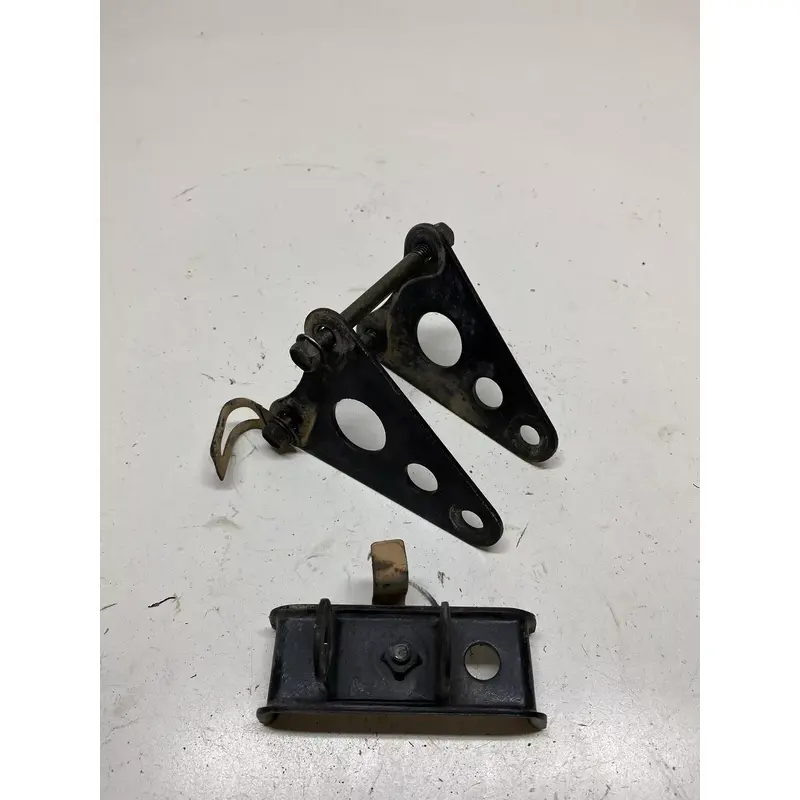 1998 98 KAWASAKI BAYOU KLF 220 2X4 Engine Motor Mounts FREE US SHIP