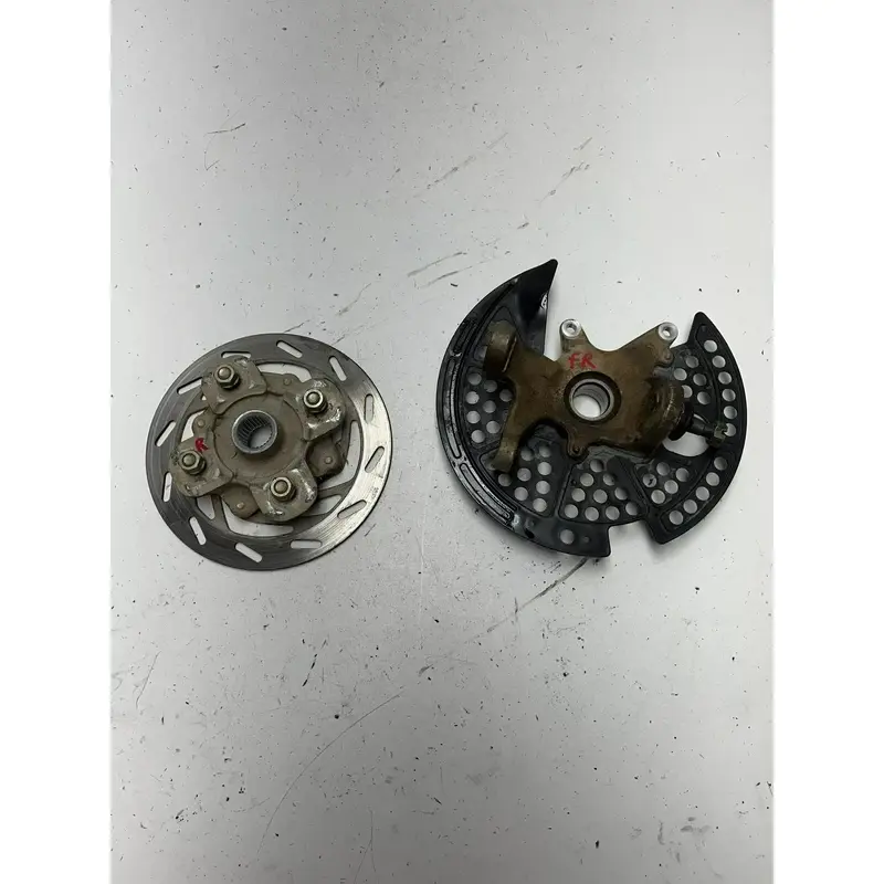 2008 08 Yamaha Grizzly 700 4x4 YFM700 OEM GOOD Front Left Spindle Hub Guard Lug