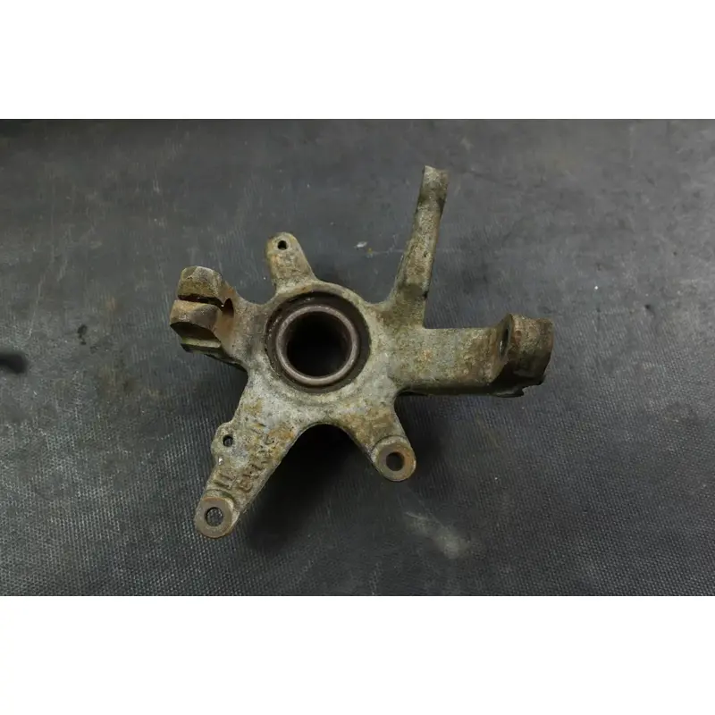 2004 Yamaha Grizzly 660 OEM Front Left Knuckle  B4462