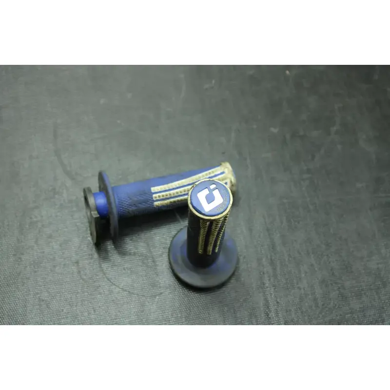 2005 Yamaha Yz125 ODI Handle Bar Grips  b4301