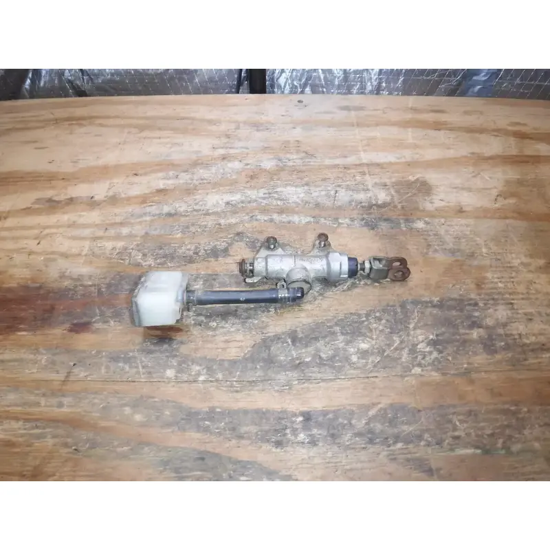 2001 Yz250f Rear Brake Master Cylinder Frame Fitting