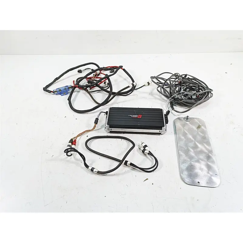 2008 Harley FLHTCU Electra Glide Cerwin Vega Radio Speaker Amplifier Set B54