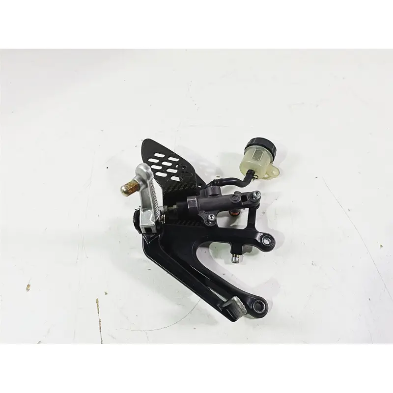 2005 Yamaha YZFR1 YZF R1 Right Footpeg & Master Cylinder Set 5VY-27443-01