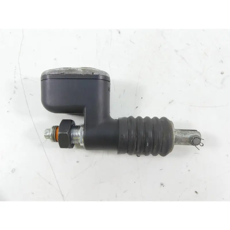 2006 Harley Touring FLHTCUI Electra Glide Rear Brake Master Cylinder 41767-05E