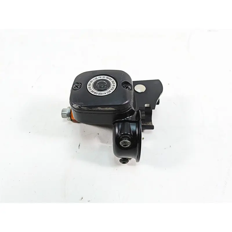 2012 Harley FLD Dyna Switchback Front Brake Master Cylinder 9/16" 45029-11C
